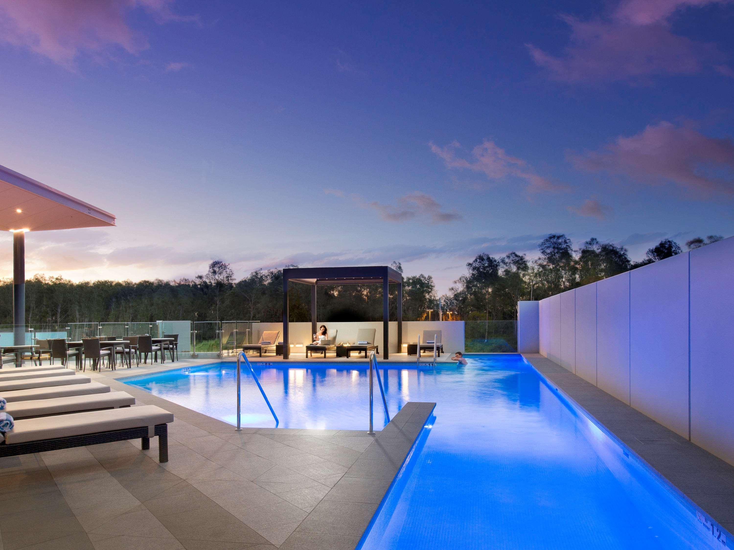 Отель Pullman Brisbane Airport Экстерьер фото The pool at the home of Australian cricket player Glenn McGrath
