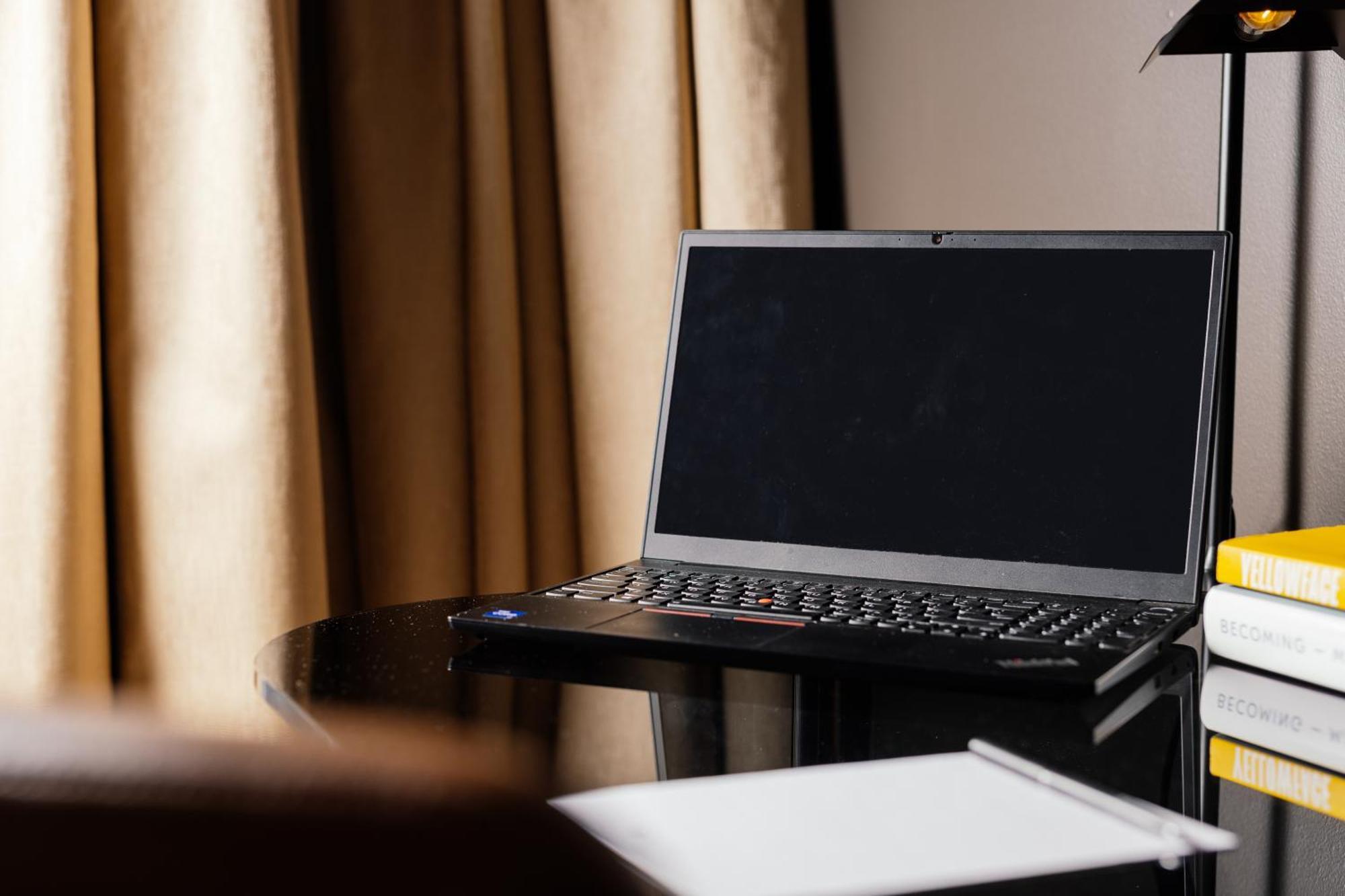 Отель Pullman Brisbane Airport Экстерьер фото A laptop computer