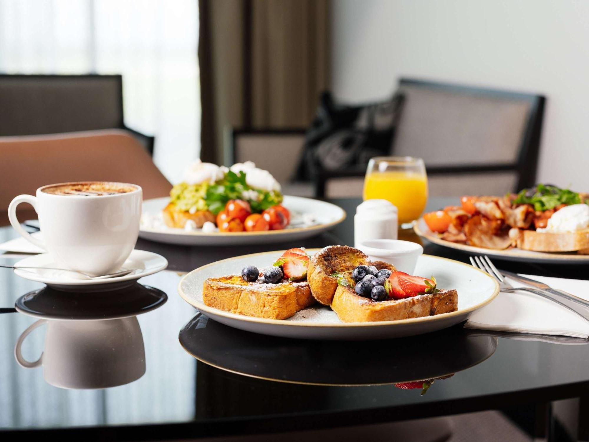 Отель Pullman Brisbane Airport Экстерьер фото A breakfast table