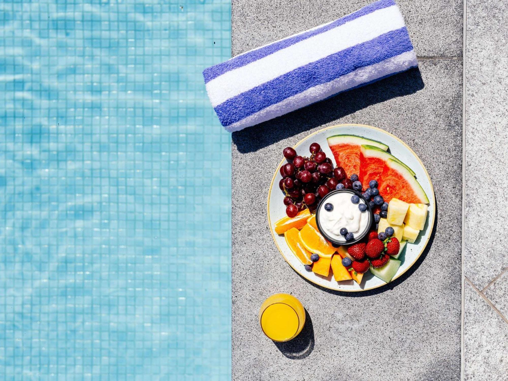 Отель Pullman Brisbane Airport Экстерьер фото Fruit salad