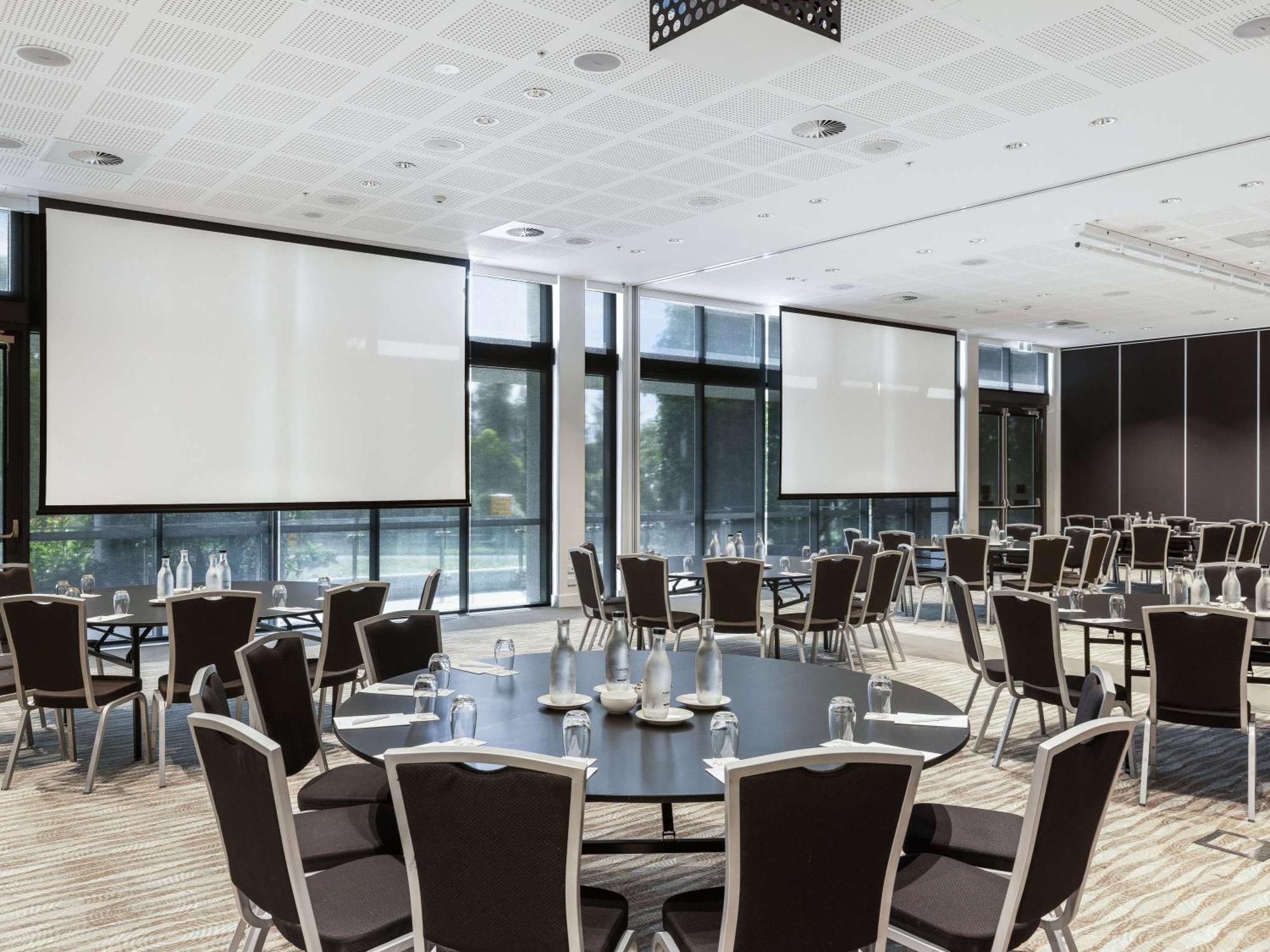 Отель Pullman Brisbane Airport Экстерьер фото The Auditorium