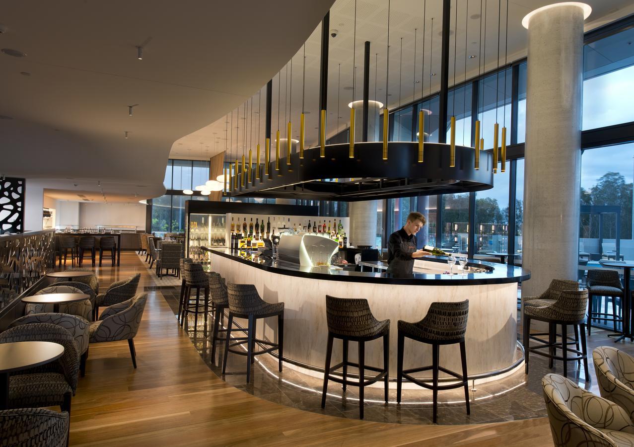 Отель Pullman Brisbane Airport Экстерьер фото The bar at the London Hilton on Park