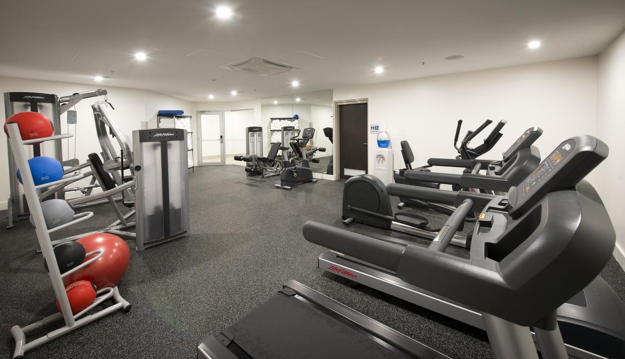 Отель Pullman Brisbane Airport Экстерьер фото The gym at the hotel