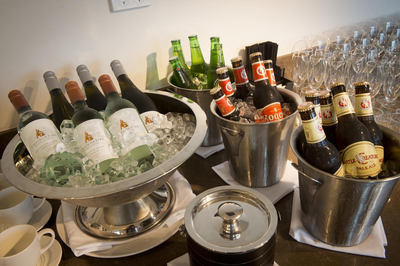 Отель Pullman Brisbane Airport Экстерьер фото Beer and wine on ice